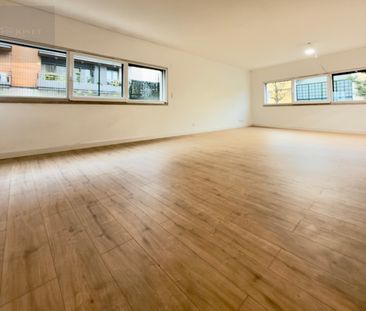 Óptimo T2 com 2 vagas de garagem, condomínio com piscina - Photo 5