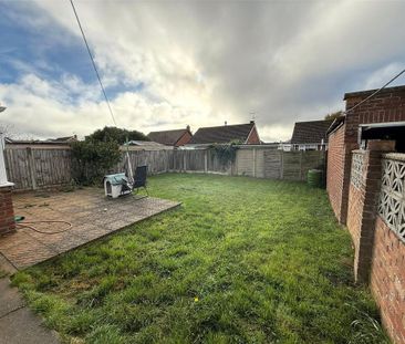 2 bedroom bungalow to rent - Photo 2
