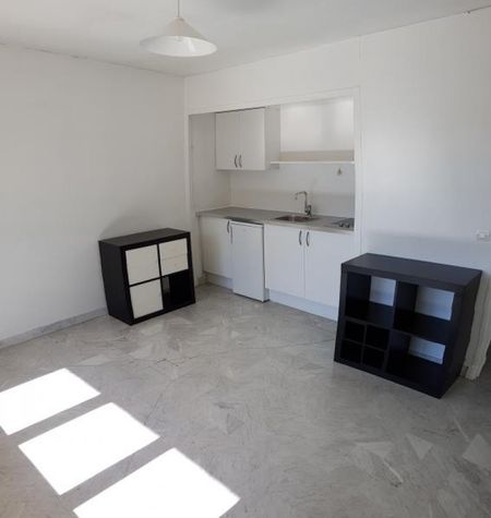 Location Appartement 1 pièce 24m² MARSEILLE 9ème - Photo 2