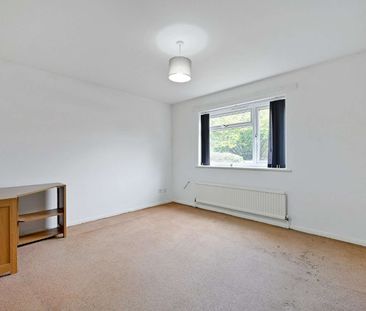 A ground floor flat is located less than a mile from Marlow High St... - Photo 2