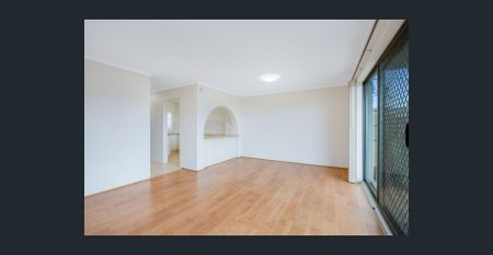 2 bedroom unit close to town - Photo 2