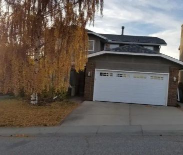 Fully renovated family home with a beautiful view! | Calgary - Photo 1