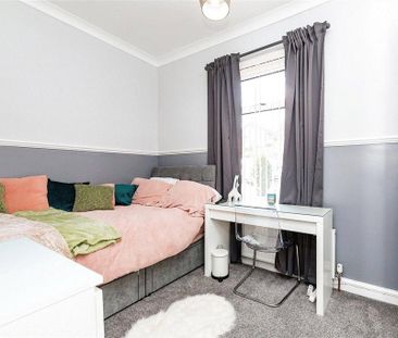 2 bedroom end of terrace house to rent - Photo 4