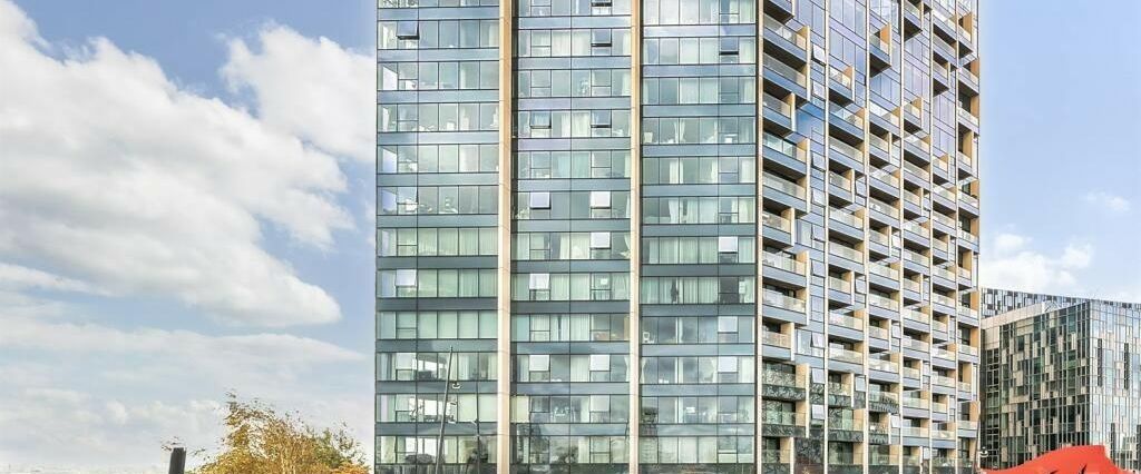 2 Bed Flat, Cutter Lane, SE10 - Photo 1