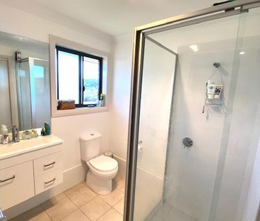 47B Floresta Crescent, Cameron Park NSW 2285 - House For Rent | Domain - Photo 2