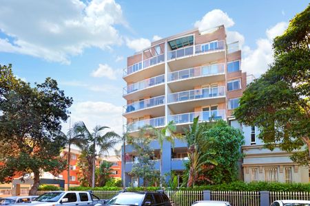 Stylish Garden Apartment with Private Entrance and Oversized Terrace - Photo 2