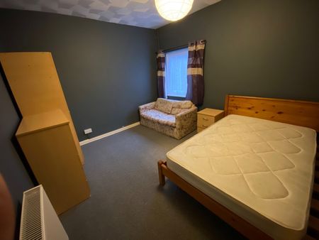3 Bed Terraced House, Bevois Hill, SO14 - Photo 4