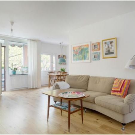 3a med stor inglasad bakong 3 min från T-bana röd linje - Photo 1