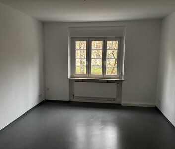 Modern gefliestes Bad in verkehrsgünstiger Lage, ideal für WG geeignet - Foto 1