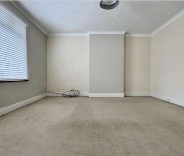 4 bedroom semi-detached house to rent - Photo 5