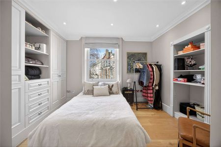Refurbished, two double bedroom flat with wood flooring throughout, located on the third floor (with lift) of a beautiful red brick period building in Knightsbridge. - Photo 5