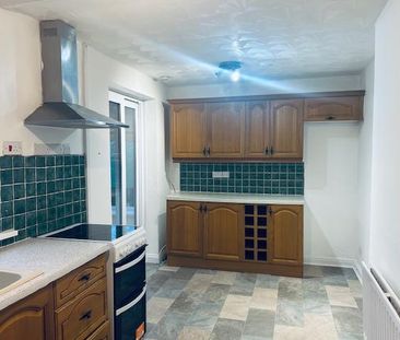 2 bedroom end of terrace house to rent - Photo 5