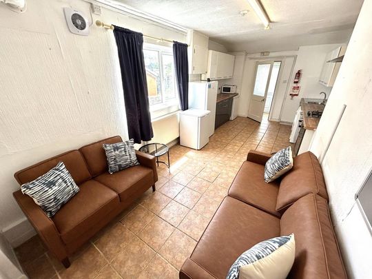 5 bedroom terraced house to rent - Photo 1