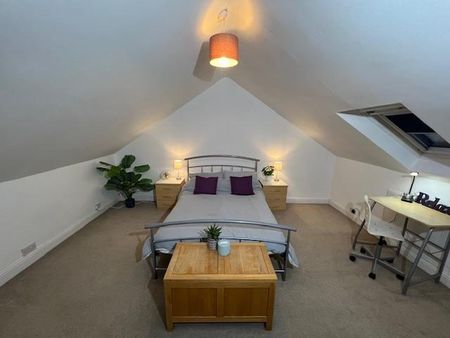 3 bedroom flat to rent - Photo 2