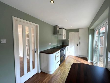 3 bedroom semi-detached house to rent - Photo 5