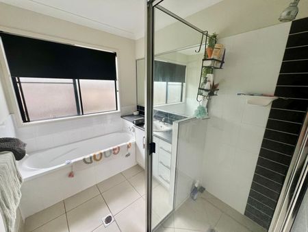 MODERN FAMILY HOME IN MIRAFLORES ESTATE - Photo 2