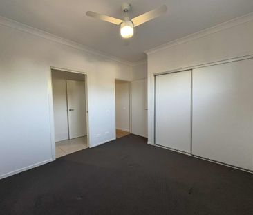 Modern Unit in Sought After Suburb - Photo 6