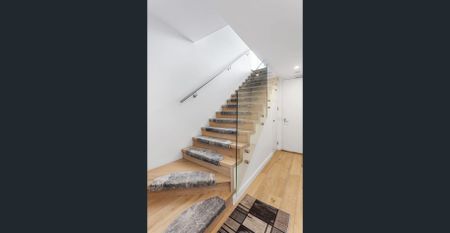 AS NEW - A RARE GEM - 230SQM TWO STOREY PENTHOUSE - Photo 3