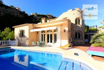 Villa for rent in Cumbre del Sol with 5 bedrooms