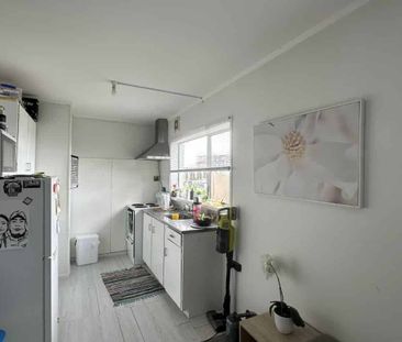 Affordable 2 bedroom unit in Onehunga - Photo 2