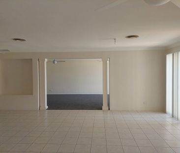 Spacious Family Home - Photo 5