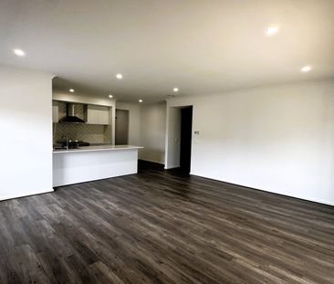 Modern Family Living in Prestigious Silverwoods Estate - Photo 1