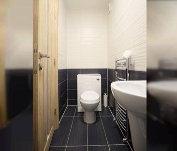 1 bedroom in a flat share to rent - Photo 5