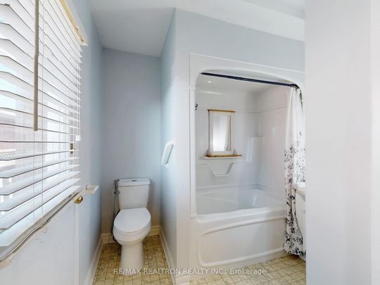 For Lease - 426 Herridge Circle, Newmarket, Ontario - Photo 1