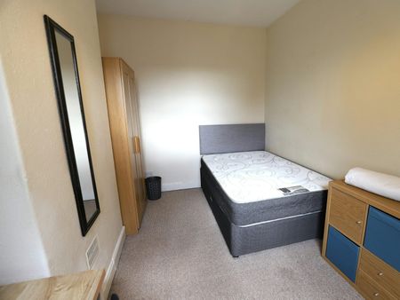 Terraced House to rent on - Photo 4