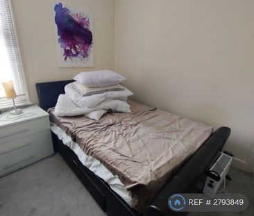 1 bedroom in a flat share to rent - Photo 1