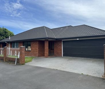 Riccarton – Spacious 3 double bedrooms, Double garage, 2 x Heat Pumps - Photo 3