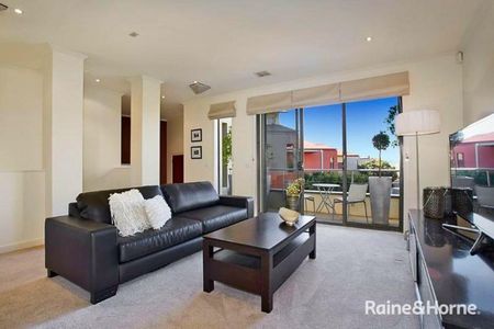 7 Lakeside Place, Williamstown, VIC 3016 - Photo 2