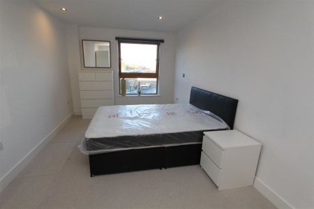 Mackenzie House, Leeds City Centre, LS10 1PU - Photo 4