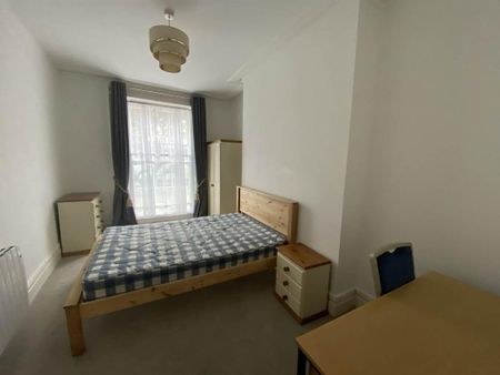 3 bedroom flat to rent - Photo 5