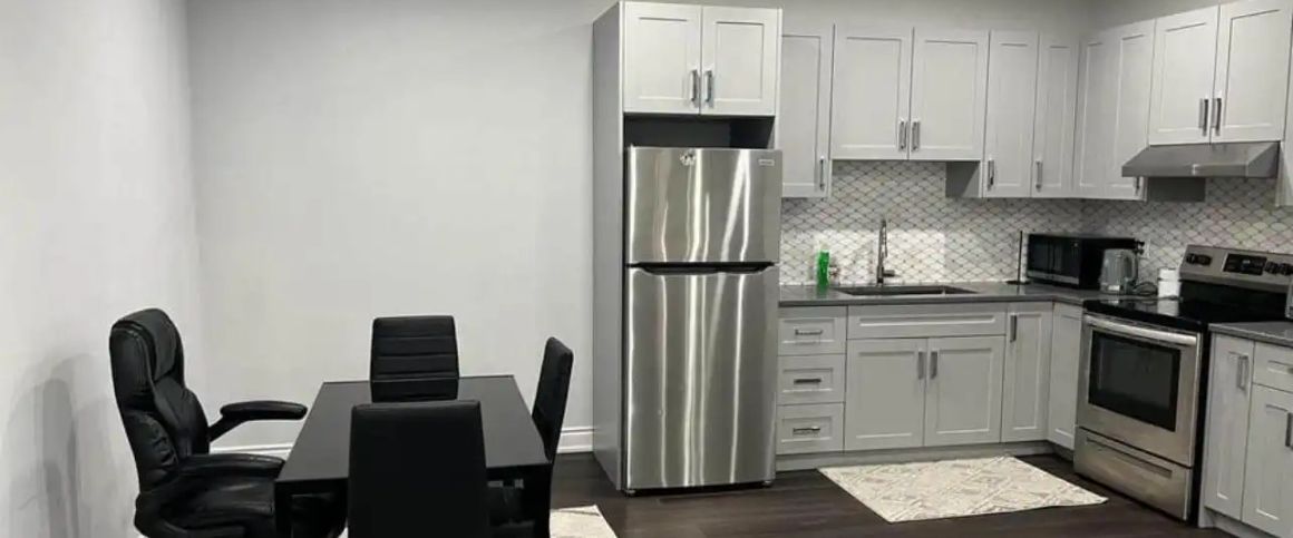 121 APPLEYARD AVENUE — 2 Bedroom - Photo 1