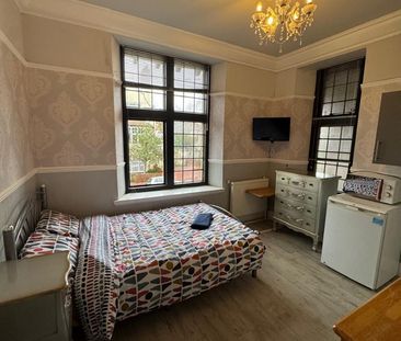 Room in a Shared House, Henleaze Road, BS9 - Photo 2