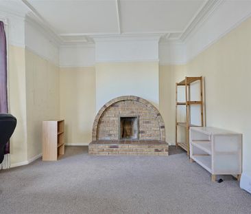 6 bedroom Student End of terrace house to rent in Goldspink Lane, S... - Photo 1