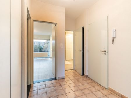 Volledig gerenoveerd appartement met autostaanplaats! - Photo 4