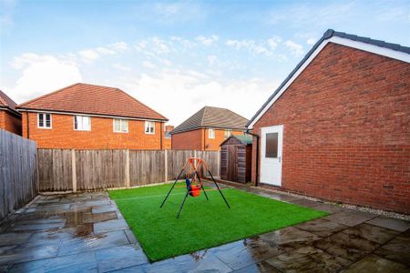 4 bedroom detached house to rent - Photo 3