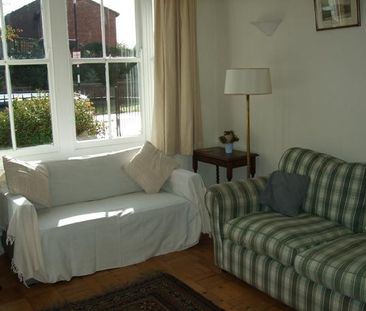 3 bedroom end of terrace house to rent - Photo 2