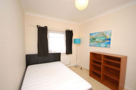 4 bedroom semi-detached house to rent - Photo 5