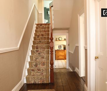 Relaxing room in 4-bedroom apartment in Terenure, Dublin - Photo 3