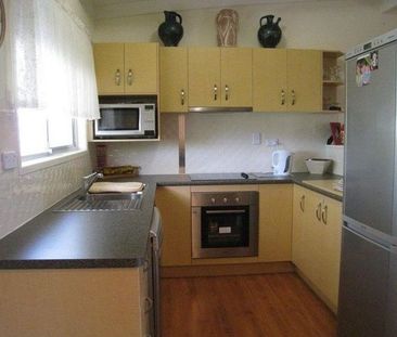 Spacious Family Home - Photo 2