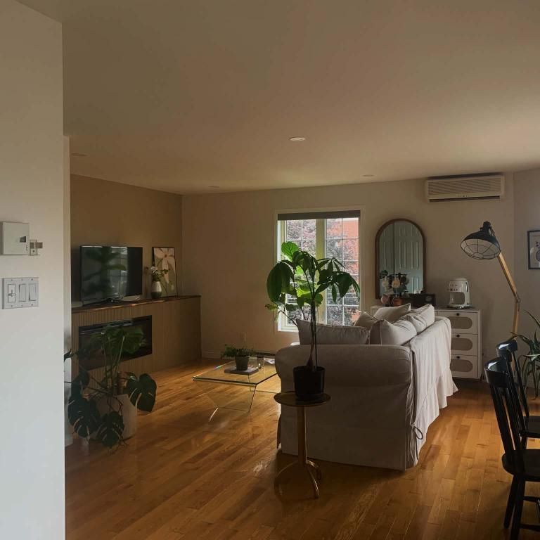 Grand condo chaleureux 4 1/2 à louer - 1er octobre 2026 1500$ - Photo 1