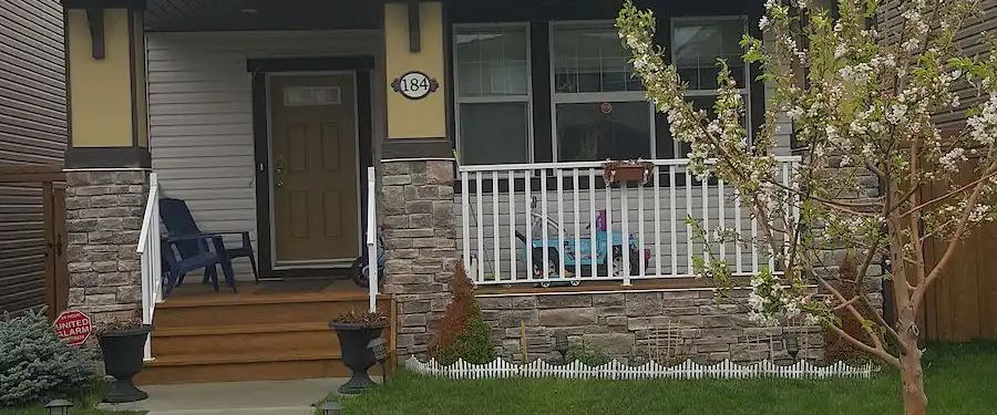 Gorgeous 4 Bedroom 2 Storey home in Legacy! — 4 Bedrooms House - Photo 1