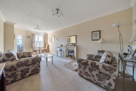 Chelmer Lodge, Chelmsford - Photo 2