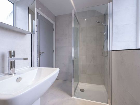 Apt 3, Aberdeen House Room 4 - Photo 1