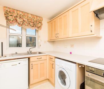 2 bedroom flat to rent - Photo 4