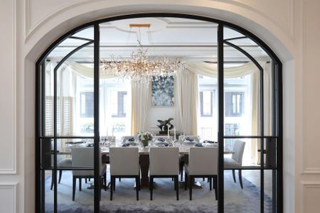 A luxurious three bedroom lateral apartment with 24 hour porter centrally located in Knightsbridge. - Photo 3