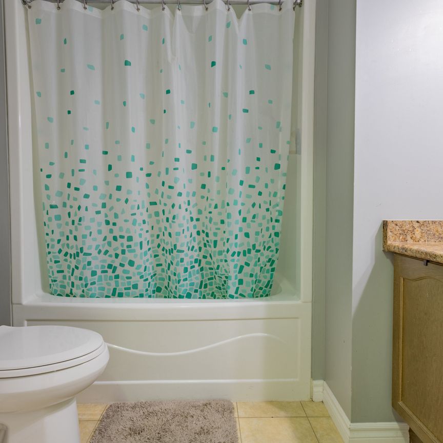 For Lease - 850 Queensborough Crescent, London North, Ontario - Photo 1